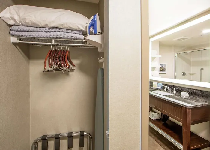 Hampton Inn & Suites Seattle-Downtown